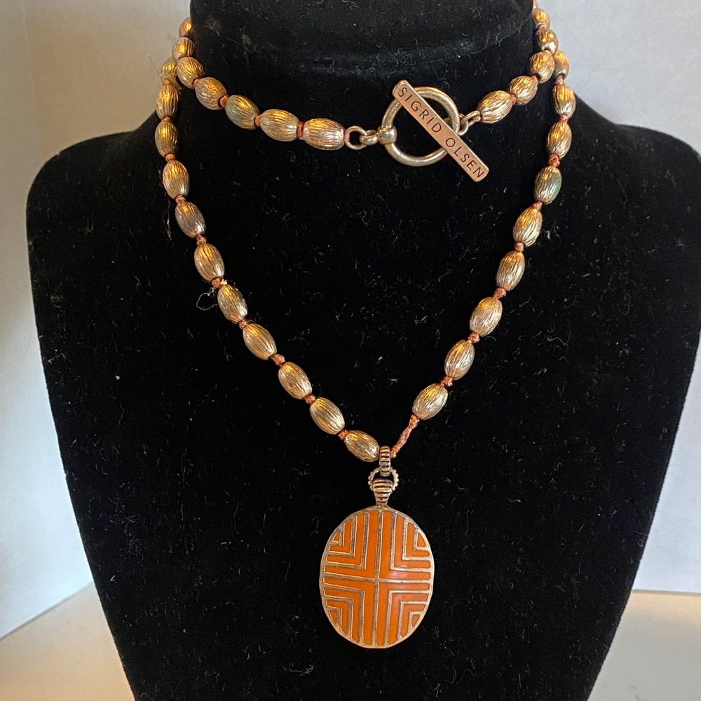 Beaded Necklace with Orange Enamel Pendant SIGRID OLSEN knotted peach